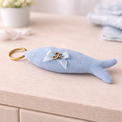 Portachiavi Profumato Pesciolino in Cotone Azzurro | 2 Varianti | Lettera Legno | 4x16 cm